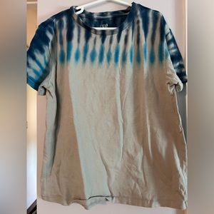 used boys Gap t-shirt